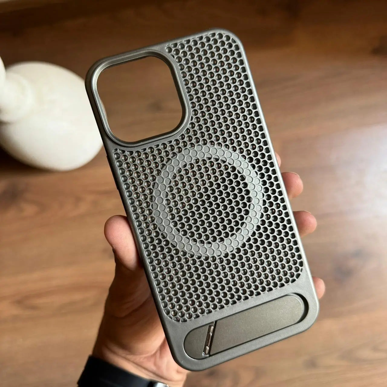 Dotted MagSafe Case with Holder – Stylish, Functional & Secure!