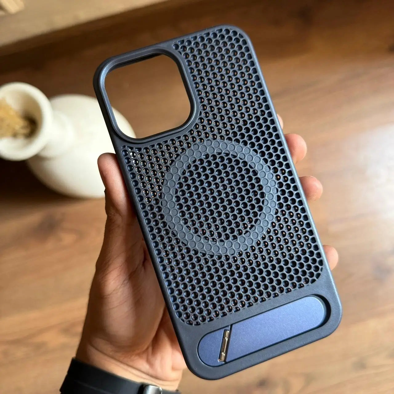 Dotted MagSafe Case with Holder – Stylish, Functional & Secure!