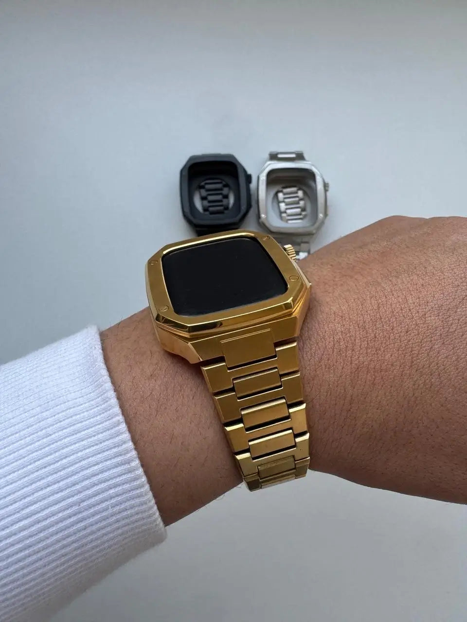 Metallic strap apple watch case
