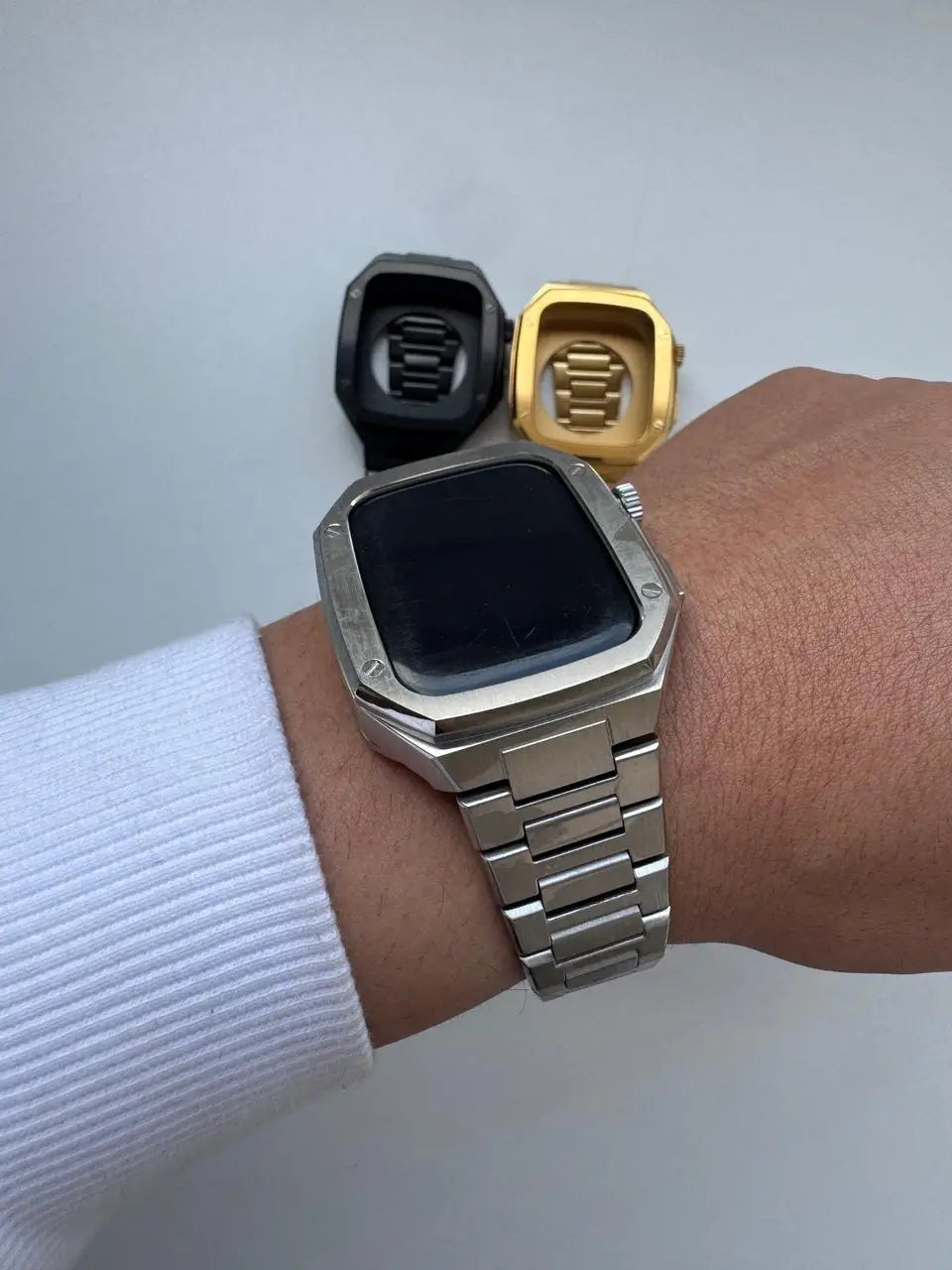 Metallic strap apple watch case